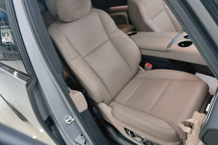Used Li Auto MEGA 2025 Home Family Special Edition Right Front Seat