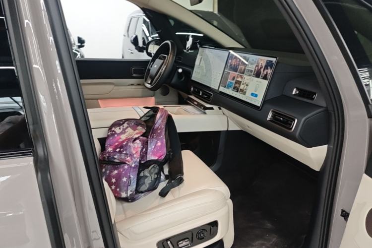Used Li Auto MEGA 2025 Home Family Special Edition Right Front Seat