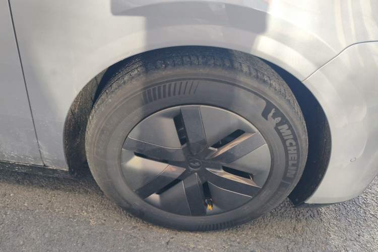 Used Li Auto MEGA 2025 Home Family Special Edition Right Front Wheel Hub