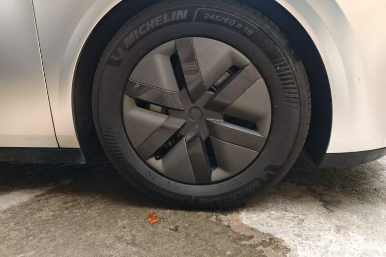 Used Li Auto MEGA 2025 Home Family Special Edition Right Front Wheel Hub
