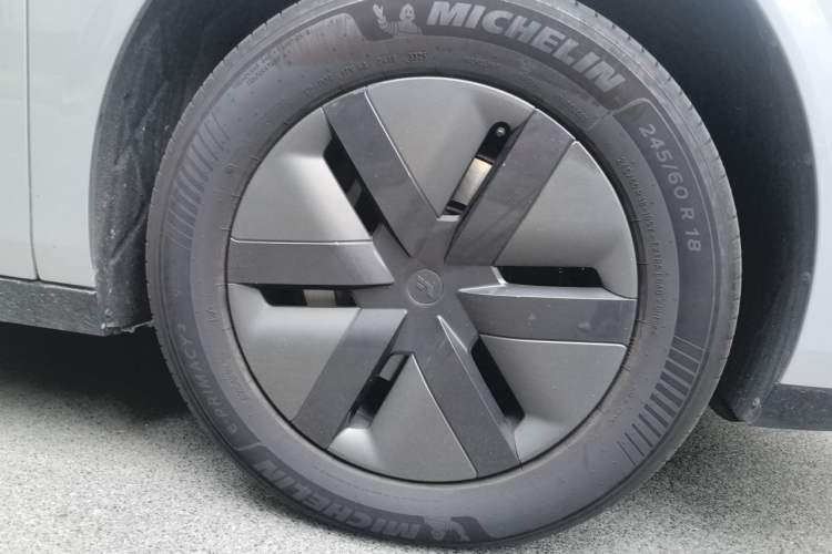 Used Li Auto MEGA 2025 Home Family Special Edition Right Front Wheel Hub