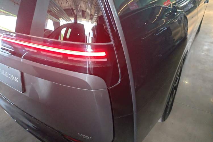 Used Li Auto MEGA 2025 Ultra Smart Refreshed Edition Right Rear Taillight