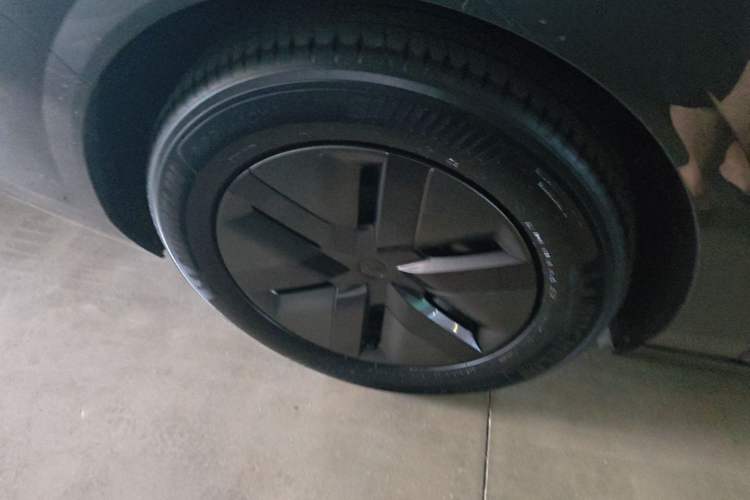 Used Li Auto MEGA 2025 Ultra Smart Refreshed Edition Right Rear Wheel Hub