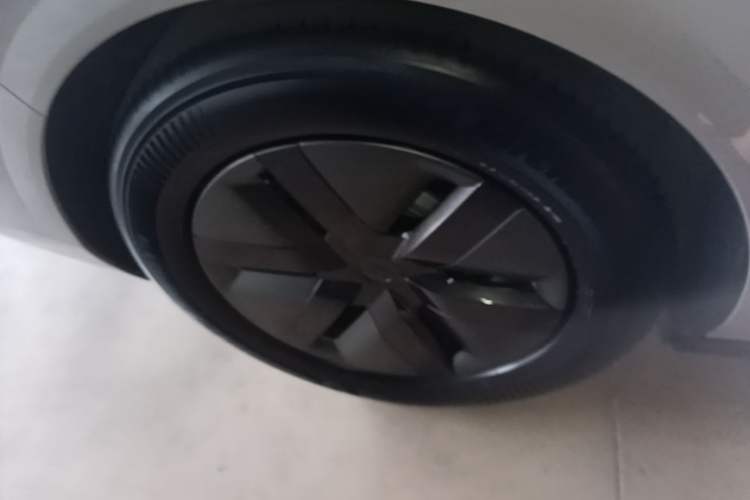 Used Li Auto MEGA 2025 Ultra Smart Refreshed Edition Right Rear Wheel Hub