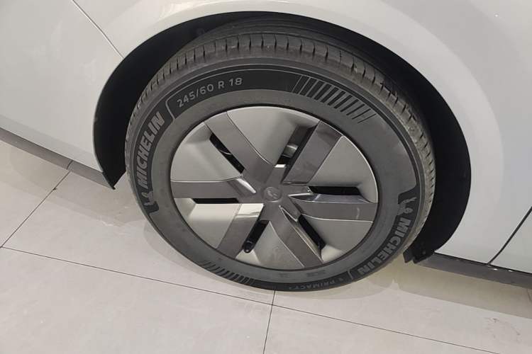 Used Li Auto MEGA 2025 Home Family Special Edition Right Rear Wheel Hub