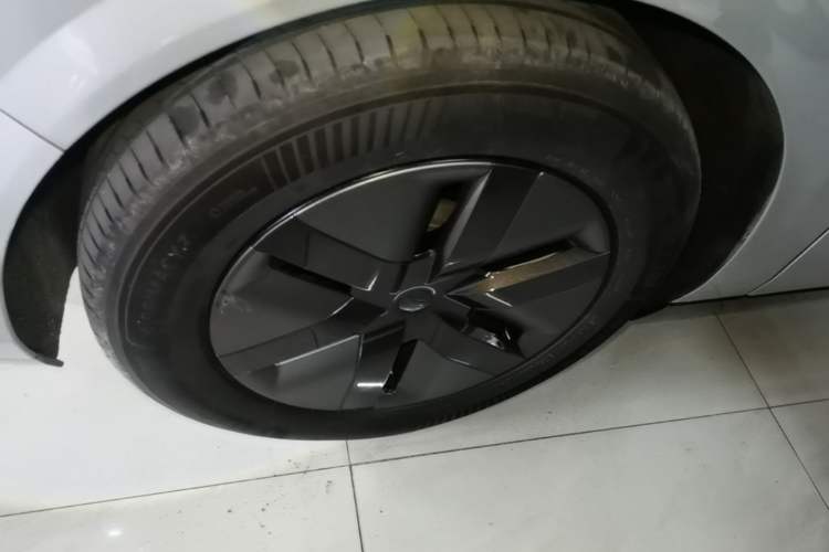 Used Li Auto MEGA 2025 Home Family Special Edition Right Rear Wheel Hub