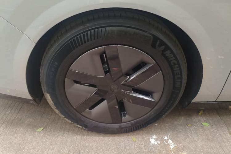 Used Li Auto MEGA 2025 Home Family Special Edition Right Rear Wheel Hub
