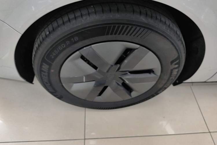 Used Li Auto MEGA 2025 Home Family Special Edition Right Rear Wheel Hub