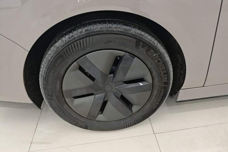 Used Li Auto MEGA 2025 Home Family Special Edition Right Rear Wheel Hub