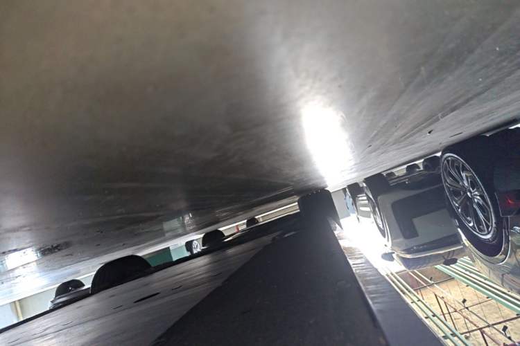 Used Li Auto MEGA 2025 Ultra Smart Refreshed Edition Right Side Sill