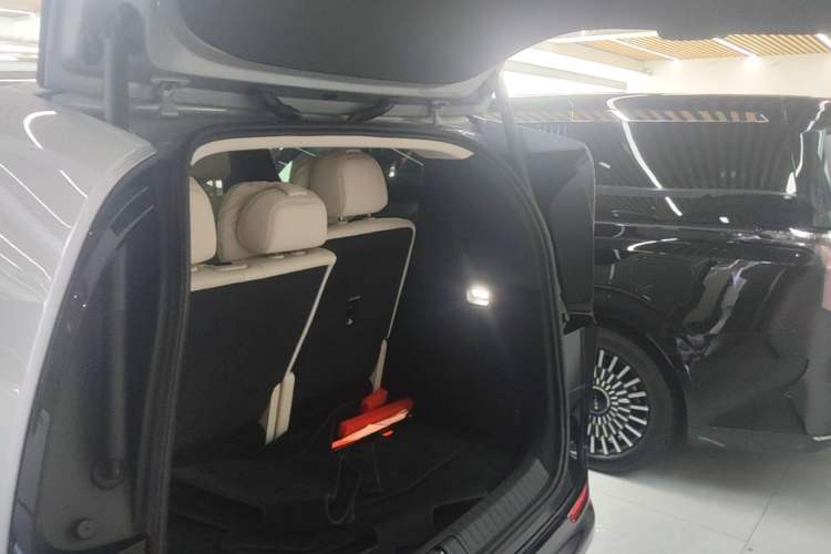 Used Li Auto MEGA 2025 Home Family Special Edition Trunk