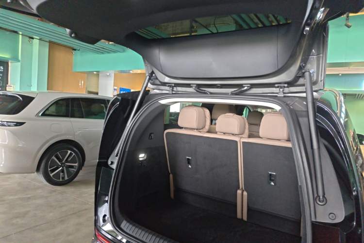 Used Li Auto MEGA 2025 Ultra Smart Refreshed Edition Trunk