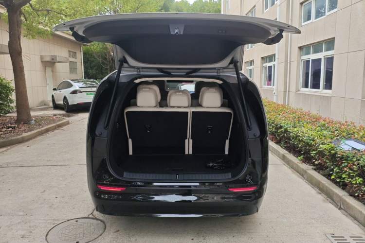 Used Li Auto MEGA 2025 Home Family Special Edition Trunk