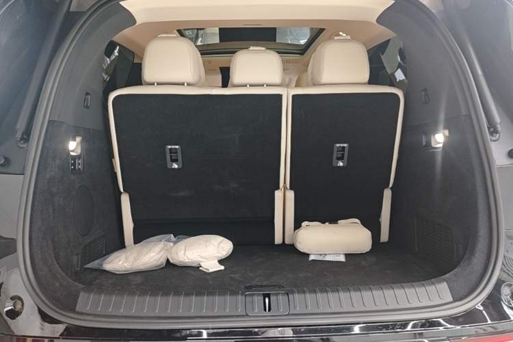 Used Li Auto MEGA 2025 Home Family Special Edition Trunk