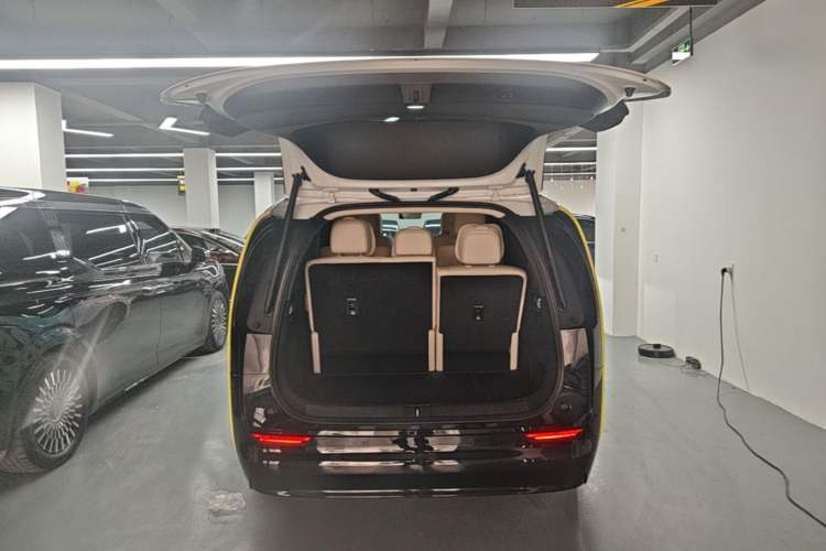 Used Li Auto MEGA 2025 Home Family Special Edition Trunk