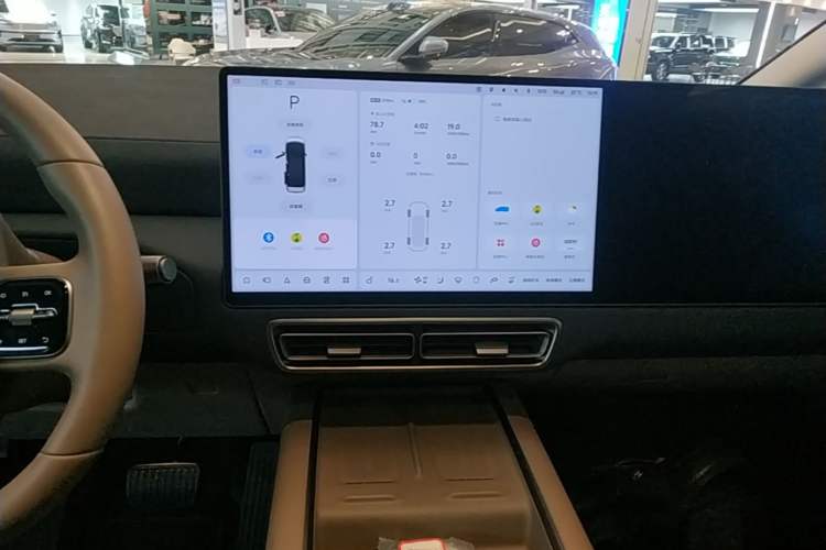 Used Li Auto MEGA 2025 Ultra Smart Refreshed Edition Audio And AC Panel