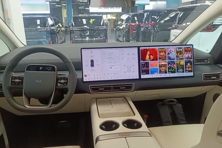 Used Li Auto MEGA 2025 Home Family Special Edition Center Console