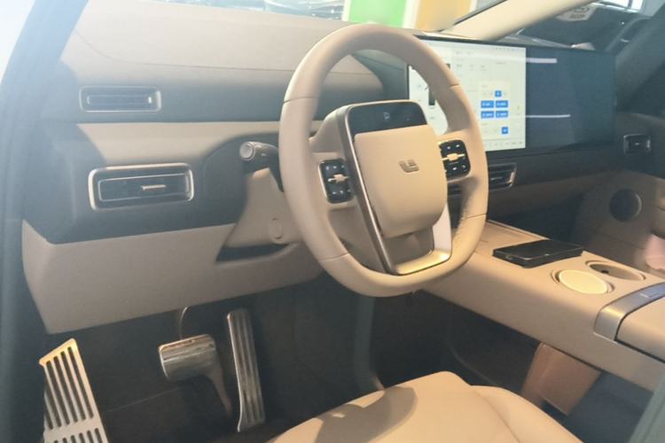 Used Li Auto MEGA 2025 Home Family Special Edition Center Console