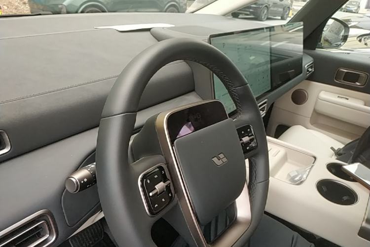 Used Li Auto MEGA 2025 Ultra Smart Refreshed Edition Center Console
