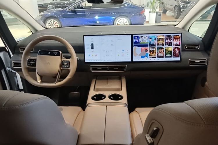 Used Li Auto MEGA 2025 Home Family Special Edition Center Console