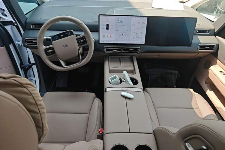 Used Li Auto MEGA 2025 Home Family Special Edition Center Console