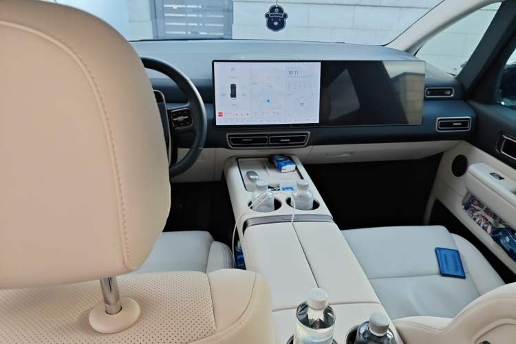 Used Li Auto MEGA 2025 Home Family Special Edition Center Console