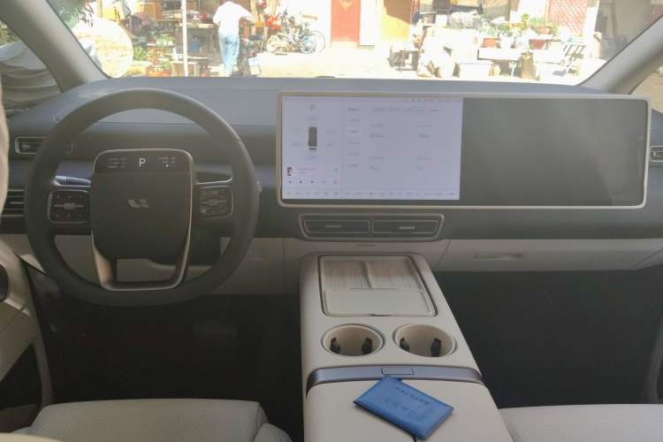 Used Li Auto MEGA 2025 Home Family Special Edition Center Console