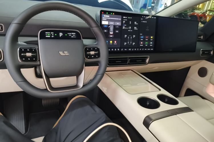 Used Li Auto MEGA 2025 Home Family Special Edition Center Console