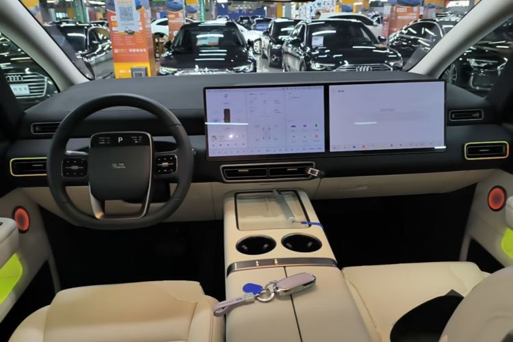Used Li Auto MEGA 2025 Home Family Special Edition Center Console