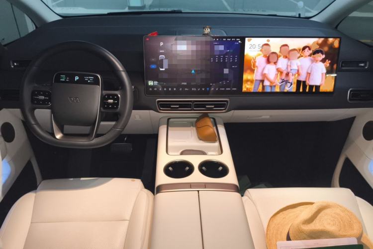 Used Li Auto MEGA 2025 Home Family Special Edition Center Console