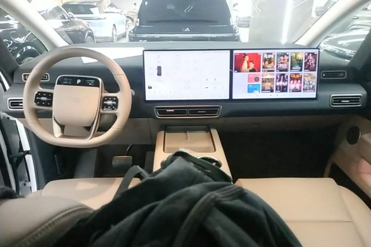 Used Li Auto MEGA 2025 Home Family Special Edition Center Console