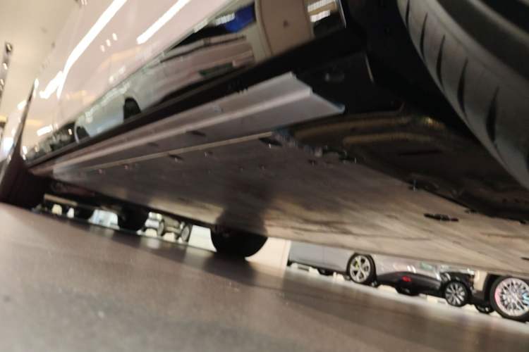 Used Li Auto MEGA 2025 Home Family Special Edition Chassis Rear Left