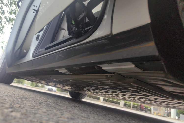 Used Li Auto MEGA 2025 Home Family Special Edition Chassis Rear Left