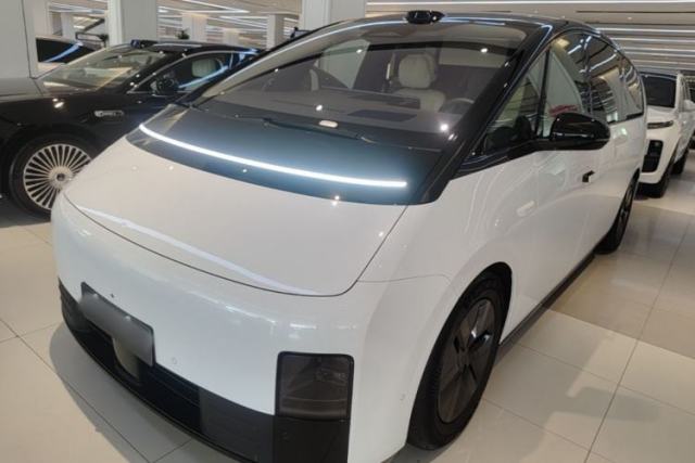 Used Li Auto MEGA 2025 Ultra Smart Refreshed Edition