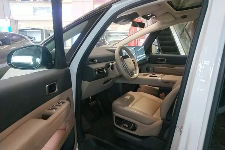 Used Li Auto MEGA 2025 Ultra Smart Refreshed Edition Driver Seat