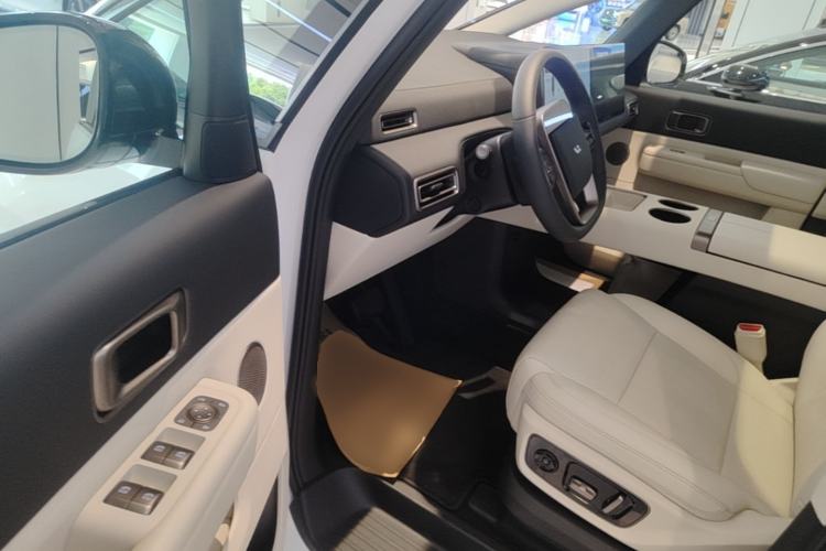 Used Li Auto MEGA 2025 Ultra Smart Refreshed Edition Driver Seat