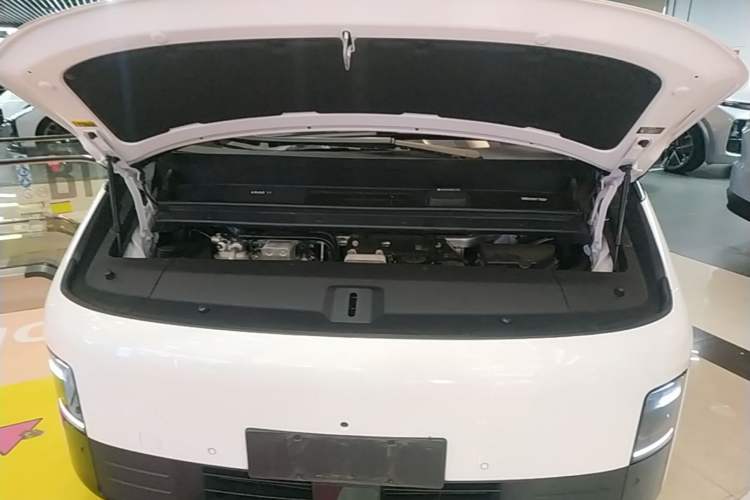 Used Li Auto MEGA 2025 Ultra Smart Refreshed Edition Engine Bay