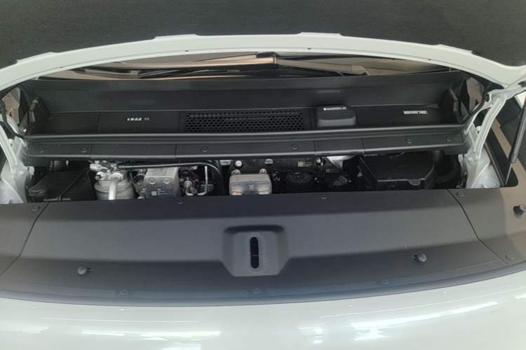 Used Li Auto MEGA 2025 Ultra Smart Refreshed Edition Engine Bay