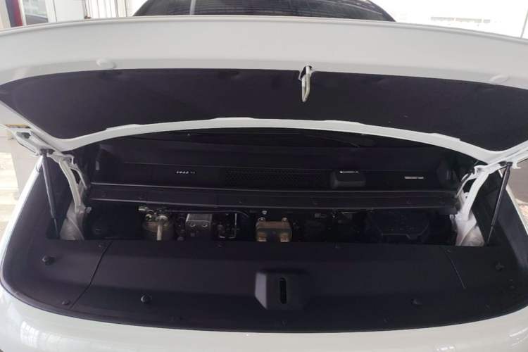 Used Li Auto MEGA 2025 Home Family Special Edition Engine Bay