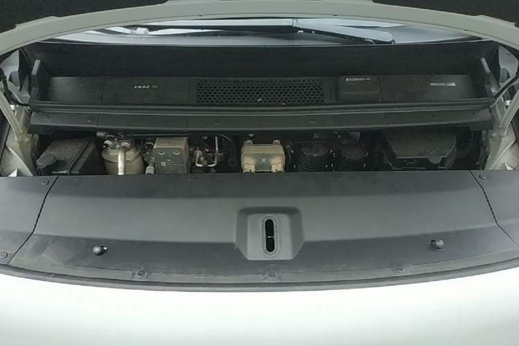 Used Li Auto MEGA 2025 Ultra Smart Refreshed Edition Engine Bay