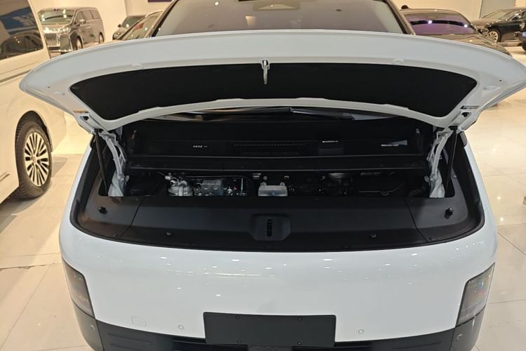 Used Li Auto MEGA 2025 Home Family Special Edition Engine Bay