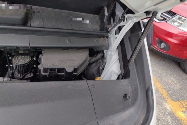 Used Li Auto MEGA 2025 Home Family Special Edition Engine Bay Left