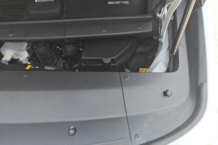 Used Li Auto MEGA 2025 Home Family Special Edition Engine Bay Left