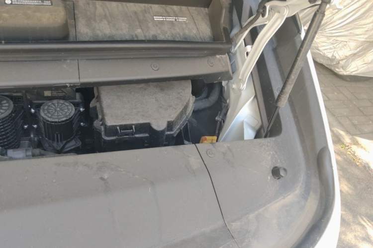 Used Li Auto MEGA 2025 Home Family Special Edition Engine Bay Left