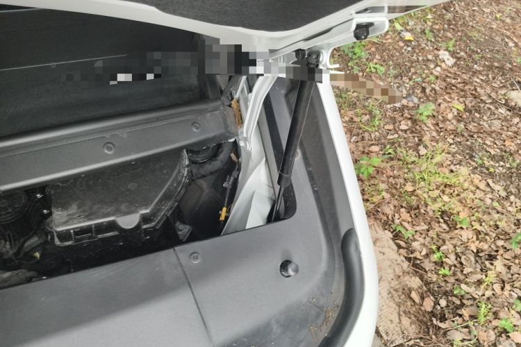 Used Li Auto MEGA 2025 Home Family Special Edition Engine Bay Left
