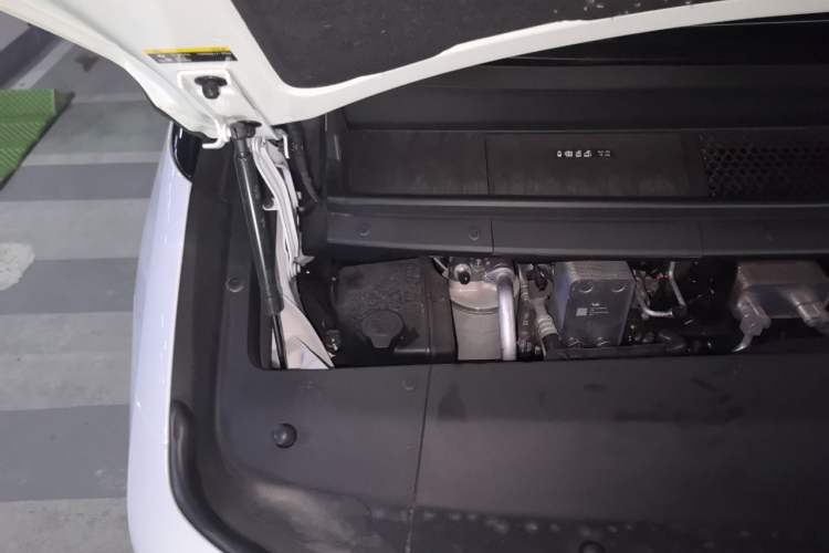 Used Li Auto MEGA 2025 Home Family Special Edition Engine Bay Right