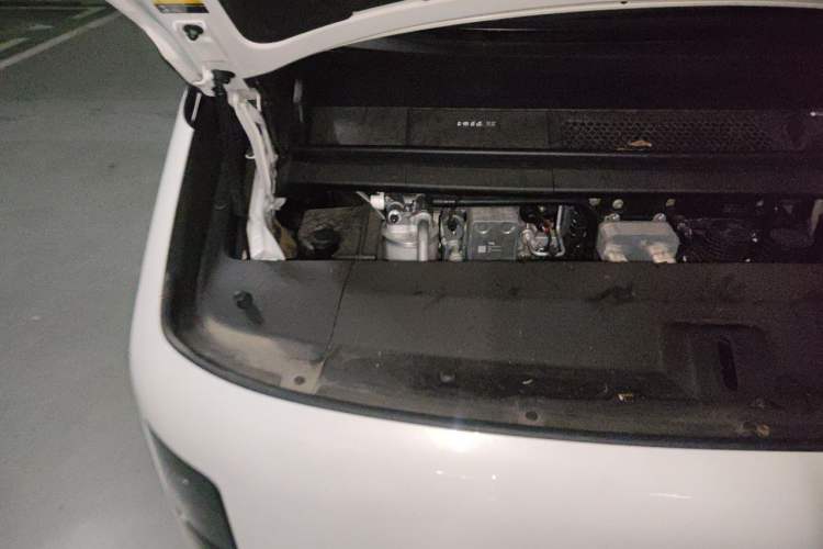 Used Li Auto MEGA 2025 Home Family Special Edition Engine Bay Right