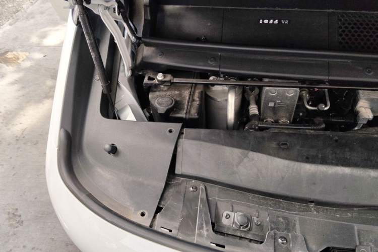Used Li Auto MEGA 2025 Home Family Special Edition Engine Bay Right