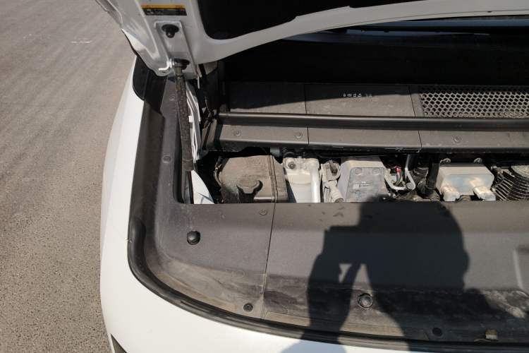 Used Li Auto MEGA 2025 Home Family Special Edition Engine Bay Right