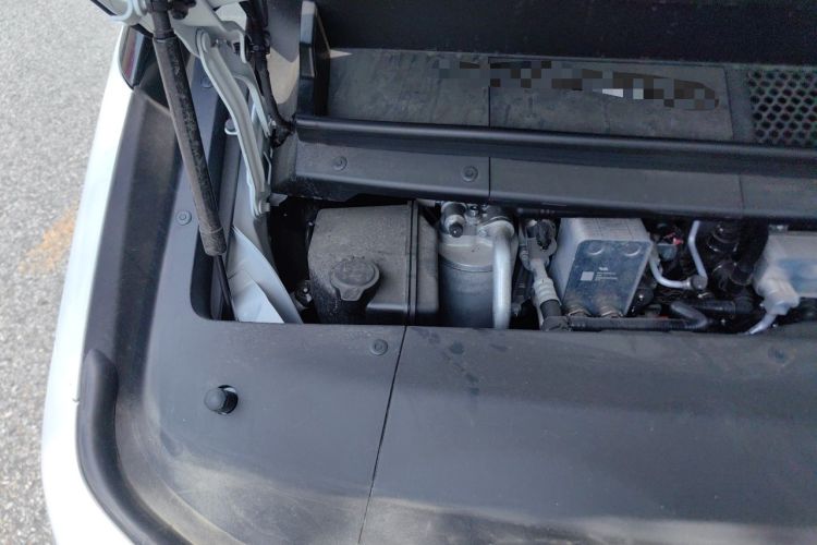 Used Li Auto MEGA 2025 Home Family Special Edition Engine Bay Right